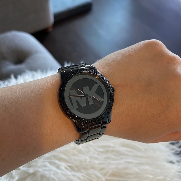 All black Michael Kors watch - Picture 1 of 3
